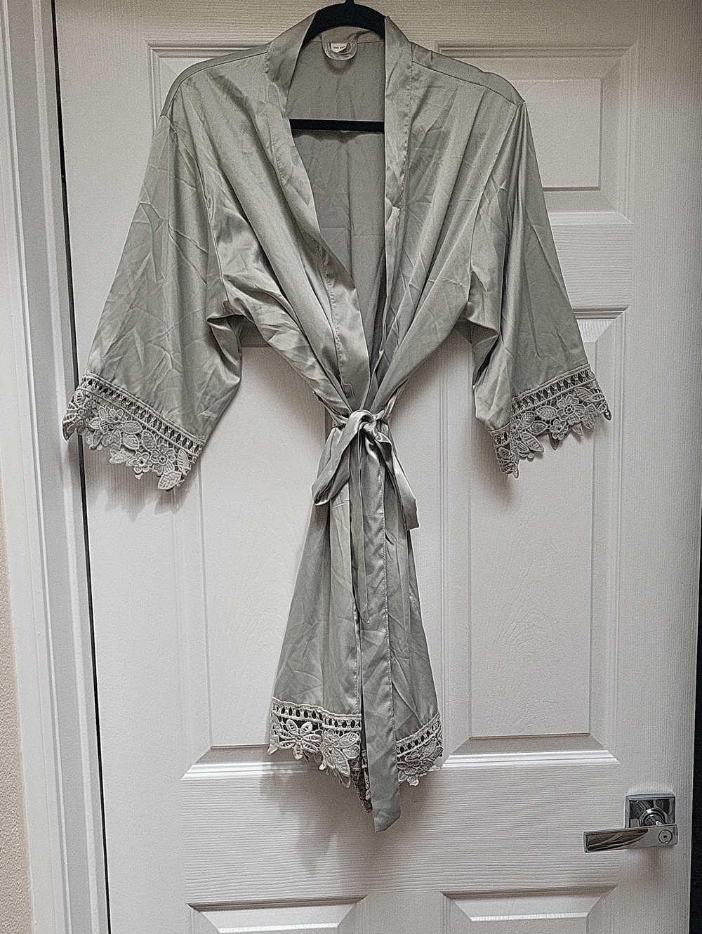 Lace-Trim Satin Robe in Light Gray with Tie Waist
